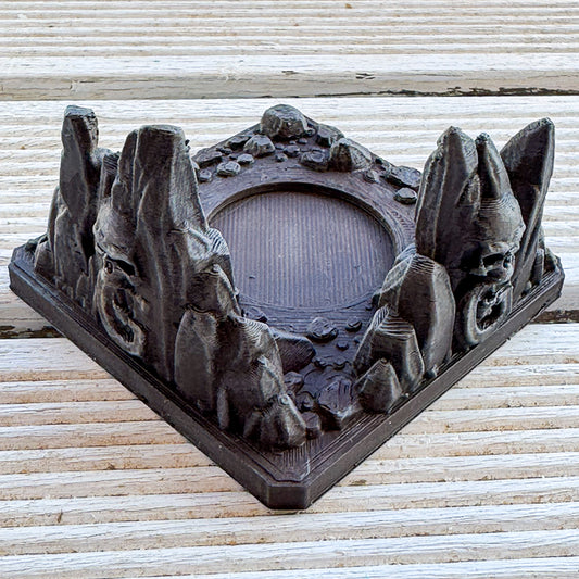 Mini diorama rocheux pour figurine – Socle décoratif imprimé en 3D – Présentoir figurine – Décor wargame & JDR