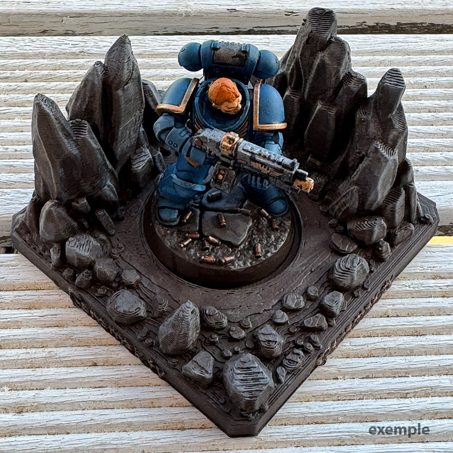 Mini diorama rocheux pour figurine – Socle décoratif imprimé en 3D – Présentoir figurine – Décor wargame & JDR